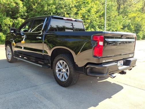Black 2021 Chevrolet Silverado 1500 4WD Crew Cab 147" High Country