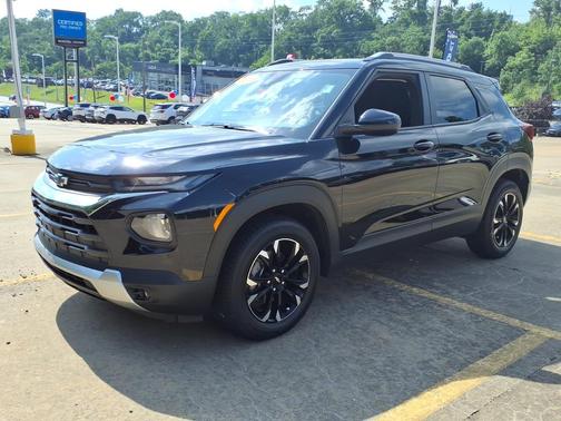 Mosaic Black Metallic 2023 Chevrolet Trailblazer FWD 4dr LT
