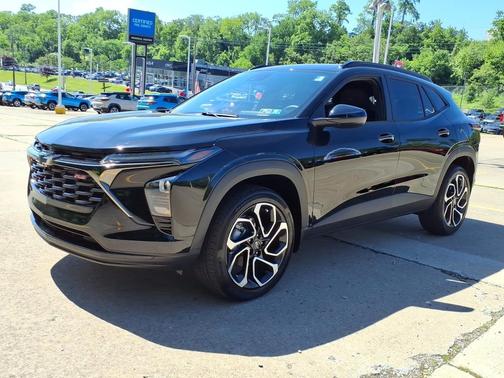 Mosaic Black Metallic 2026 Chevrolet Trax FWD 4dr 2RS