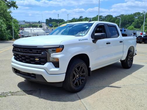 Summit White 2023 Chevrolet Silverado 1500 4WD Crew Cab 147" Custom