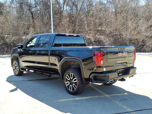 Onyx Black 2023 GMC Sierra 1500 4WD Crew Cab 157" AT4