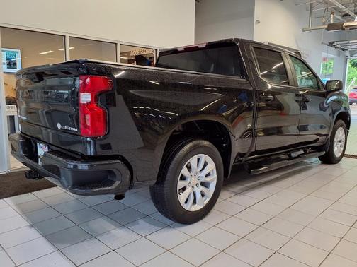 Black 2022 Chevrolet Silverado 1500 4WD Crew Cab 147" Custom