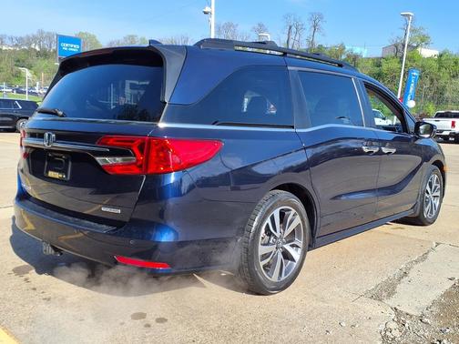 Obsidian Blue Pearl 2022 Honda Odyssey Touring Auto
