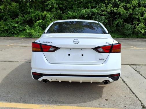 Pearl White Tricoat 2024 Nissan Altima 2.5 SL AWD Sedan