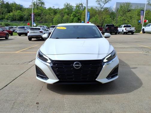 Pearl White Tricoat 2024 Nissan Altima 2.5 SL AWD Sedan