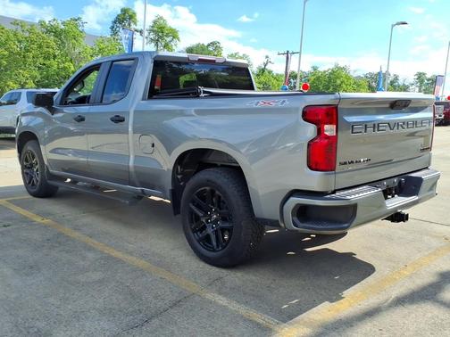 Sterling Gray Metallic 2023 Chevrolet Silverado 1500 4WD Double Cab 147" Custom