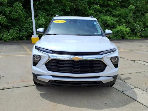 Iridescent Pearl Tricoat 2024 Chevrolet Trailblazer AWD 4dr LT