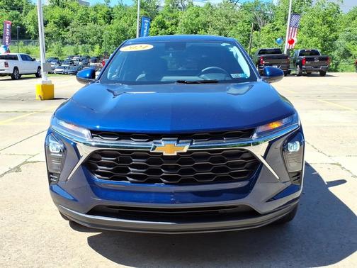 Blue Glow Metallic 2024 Chevrolet Trax FWD 4dr LS