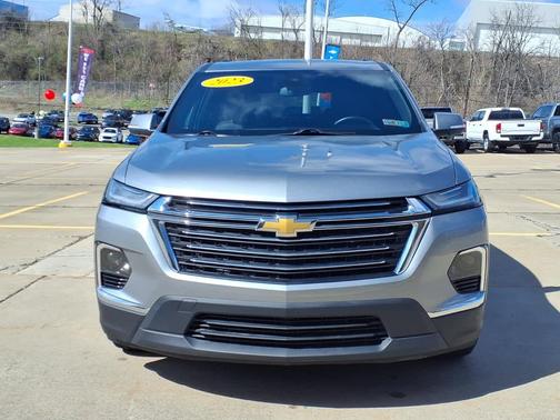 Sterling Gray Metallic 2023 Chevrolet Traverse AWD 4dr LT Cloth w/1LT