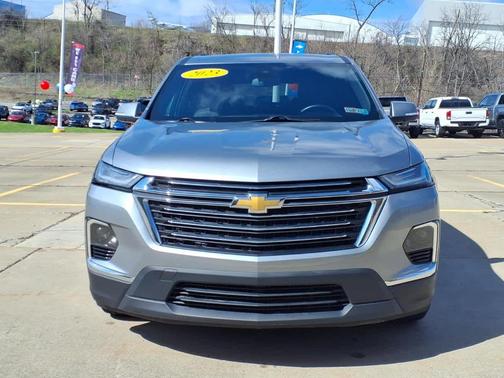 Sterling Gray Metallic 2023 Chevrolet Traverse LT Cloth