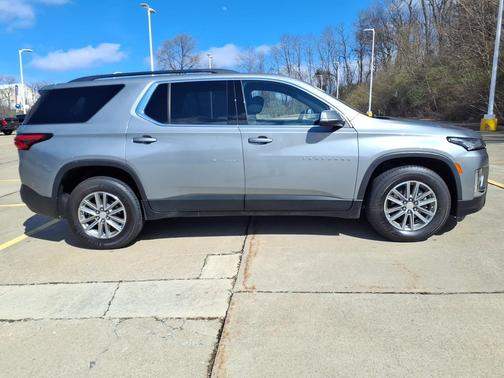 Sterling Gray Metallic 2023 Chevrolet Traverse AWD 4dr LT Cloth w/1LT