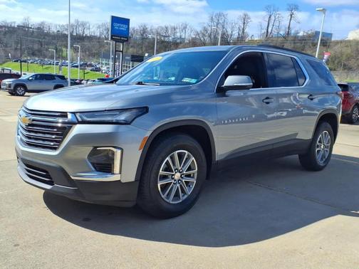 Sterling Gray Metallic 2023 Chevrolet Traverse LT Cloth