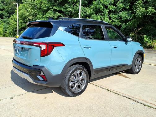 Dark Ocean Blue/White Roof 2024 Kia Seltos S IVT AWD