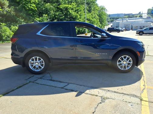Blue Glow Metallic 2022 Chevrolet Equinox AWD 4dr LT w/1LT