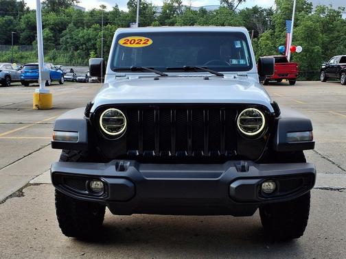 Bright White Clearcoat 2022 Jeep Wrangler Unlimited Willys 4x4