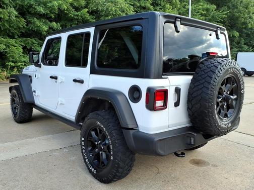 Bright White Clearcoat 2022 Jeep Wrangler Unlimited Willys 4x4