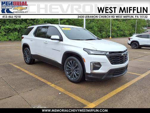 Iridescent Pearl Tricoat 2023 Chevrolet Traverse AWD 4dr RS