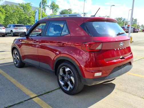 Ultimate Red 2025 Hyundai VENUE SEL IVT