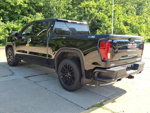 Onyx Black 2023 GMC Sierra 1500 4WD Crew Cab 147" Elevation w/3SB