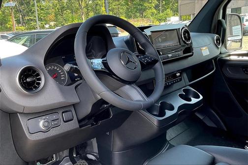 2025 Mercedes-Benz Sprinter 2500 Passenger 144 WB
