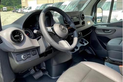 2025 Mercedes-Benz Sprinter 2500 Standard Roof
