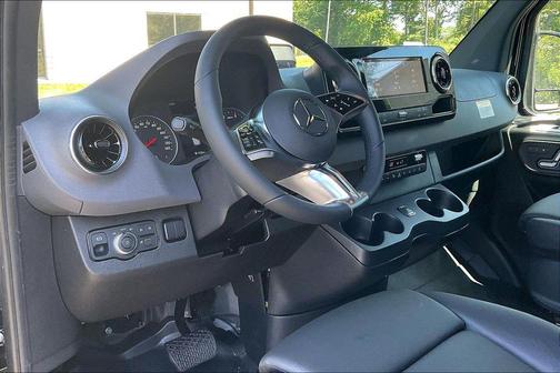 Obsidian Black Metallic 2026 Mercedes-Benz Sprinter 2500 Passenger 170 WB