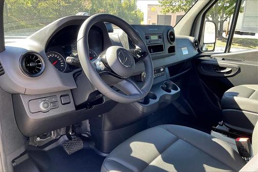 2025 Mercedes-Benz Sprinter 2500 Standard Roof