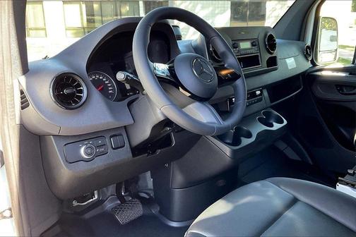 2025 Mercedes-Benz Sprinter 2500 Standard Roof