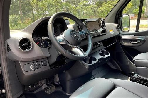 2025 Mercedes-Benz Sprinter 2500 Standard Roof