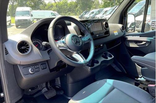 2025 Mercedes-Benz Sprinter 2500 Standard Roof