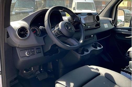 2025 Mercedes-Benz Sprinter 2500 Standard Roof