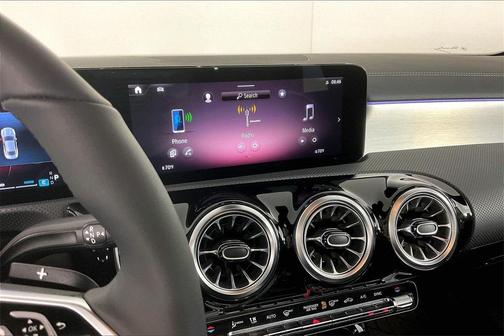 2026 Mercedes-Benz CLA 250 4MATIC