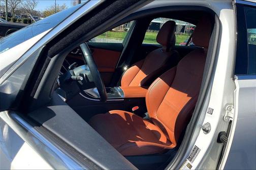 Sienna 2023 Mercedes-Benz C-Class C 300 4MATIC