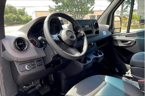 2025 Mercedes-Benz Sprinter 2500 Crew 170 WB