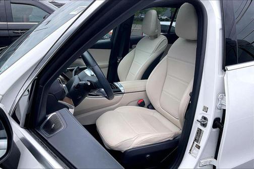 White 2023 Mercedes-Benz GLC 300 4MATIC