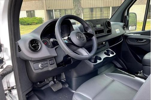 2025 Mercedes-Benz Sprinter 2500 Standard Roof