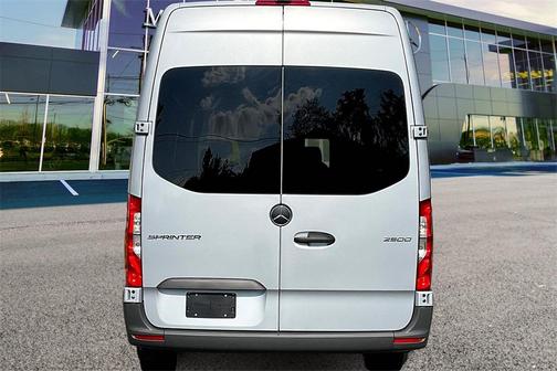 2025 Mercedes-Benz Sprinter 2500 Crew 170 WB