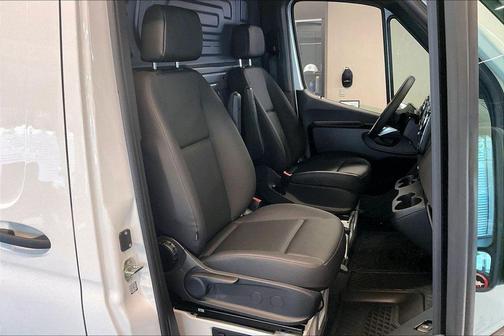 Arctic White 2026 Mercedes-Benz Sprinter 2500