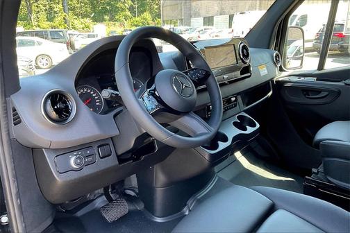 2025 Mercedes-Benz Sprinter 2500 Passenger 170 WB