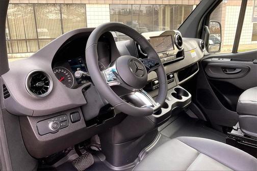 2026 Mercedes-Benz Sprinter 2500 Passenger 170 WB