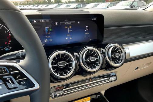 2026 Mercedes-Benz GLB 250 4MATIC