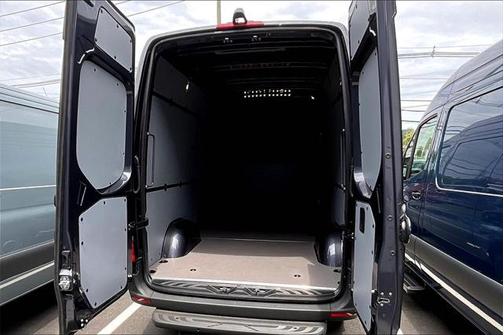 2025 Mercedes-Benz Sprinter 2500 Standard Roof