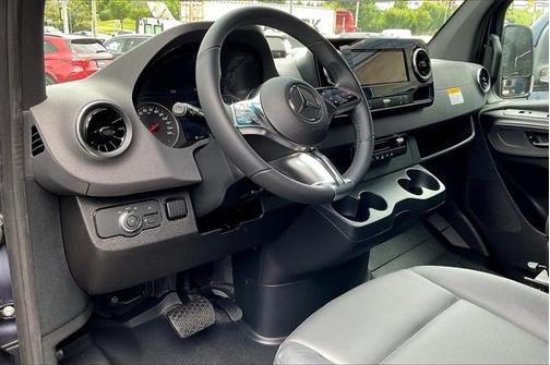 2025 Mercedes-Benz Sprinter 2500 Standard Roof