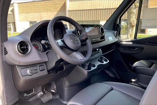 2025 Mercedes-Benz Sprinter 2500 Passenger 144 WB