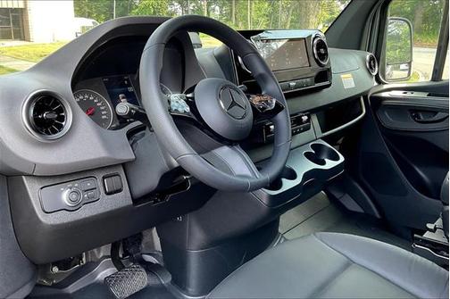 2025 Mercedes-Benz Sprinter 2500 Crew 170 WB