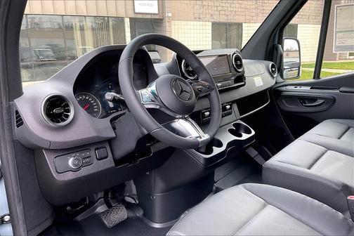 2026 Mercedes-Benz Sprinter 2500 Cargo 170 WB