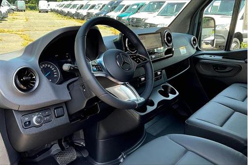 2024 Mercedes-Benz eSprinter 2500 Cargo 170 WB