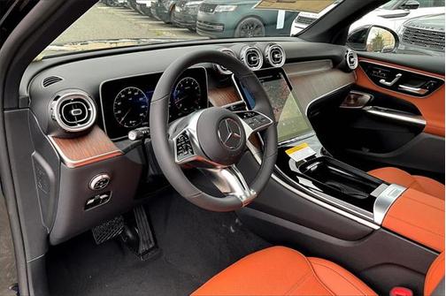 2025 Mercedes-Benz GLC 300 4MATIC
