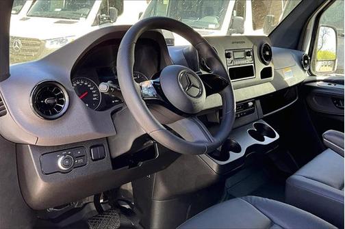 2025 Mercedes-Benz Sprinter 2500 Standard Roof