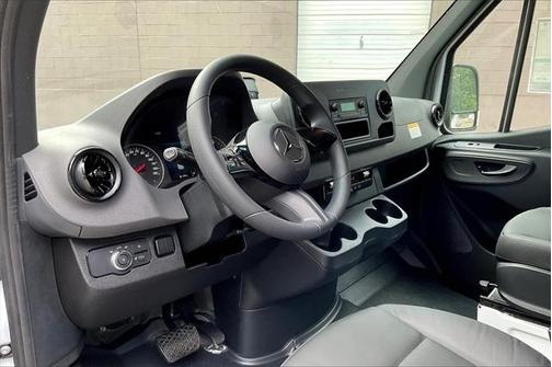 2025 Mercedes-Benz Sprinter 2500 Standard Roof